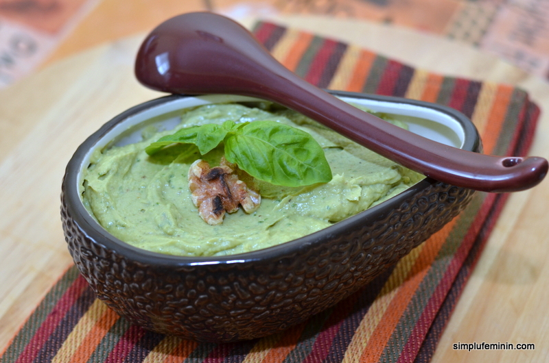 pesto avocado cu busuioc