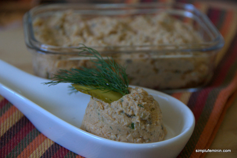 pate de ton cu capere si castraveciori