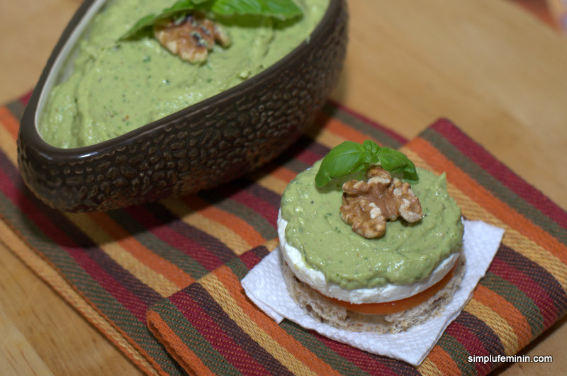 pesto avocado cu busuioc