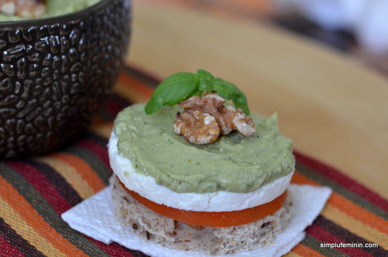 pesto avocado cu busuioc