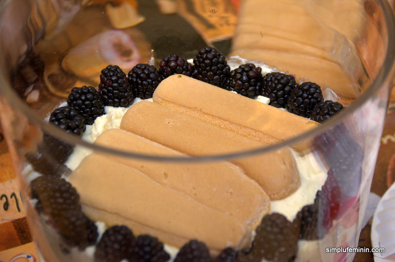 Tiramisu cu fructe la pahar