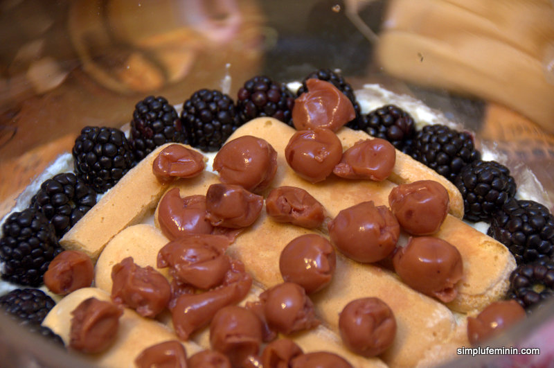 Tiramisu cu fructe la pahar